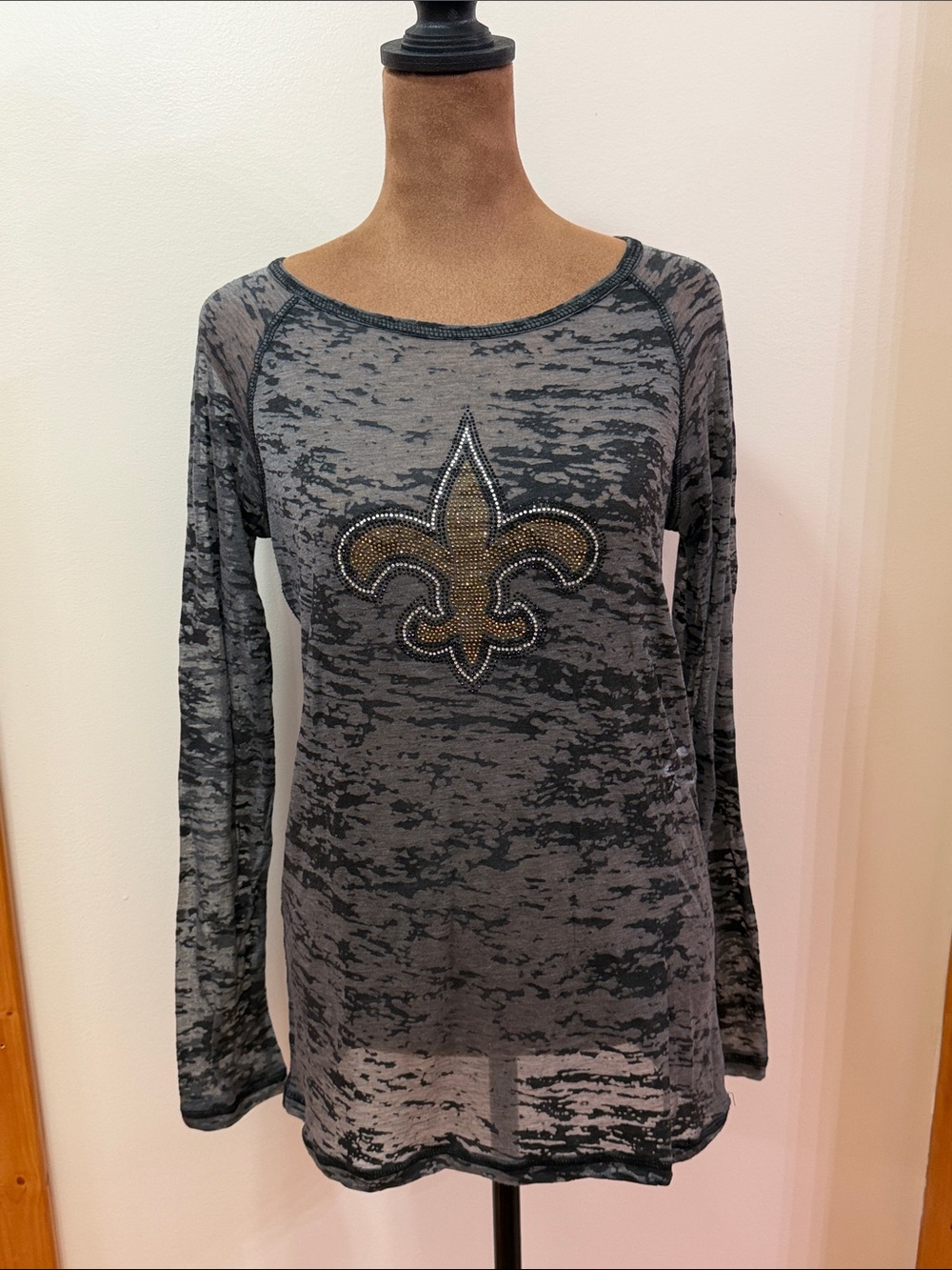 TouWomen's Gray with Fleur-de-Lis Rhinestones Long Sleeve Burnout Top Medium